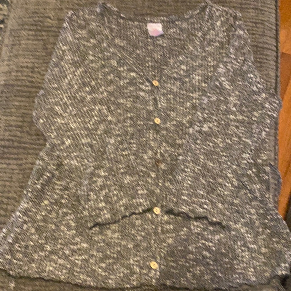 No boundaries XL, ties in the back, grey black and white